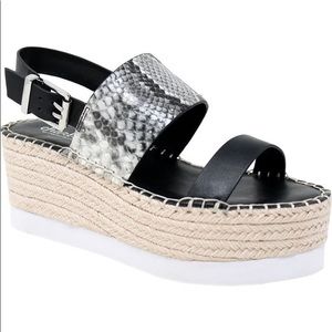 🆕{CHARLES DAVID} Scale Platform Wedge Sandals